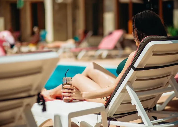 Magnolia Garden Aparthotel