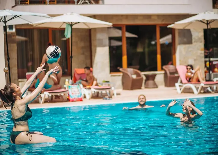 Magnolia Garden 3* Sluneční pobřeží